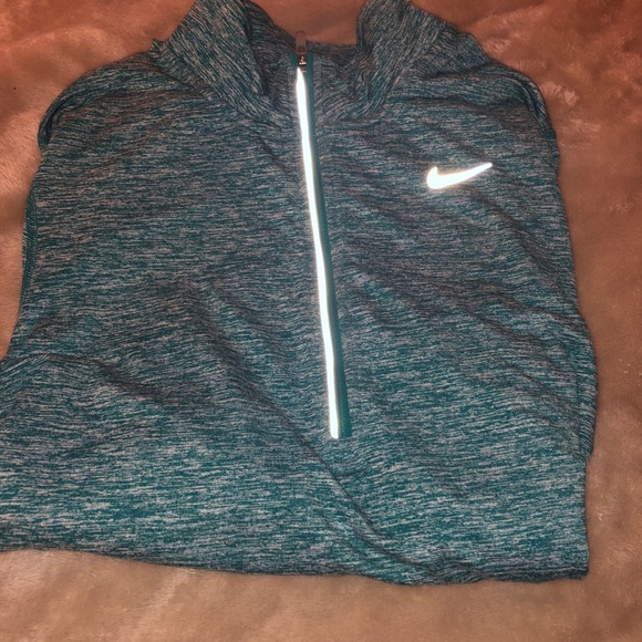 Nike Element Dri Fit Pullover - Picture 3 of 3